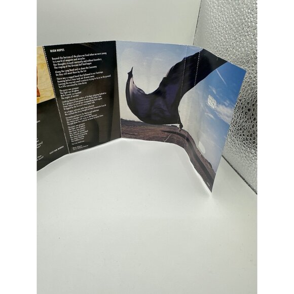 Pink Floyd "The Division Bell" 1994 Cassette Tape  Original Blue Shell  Includes - Picture 5 of 6